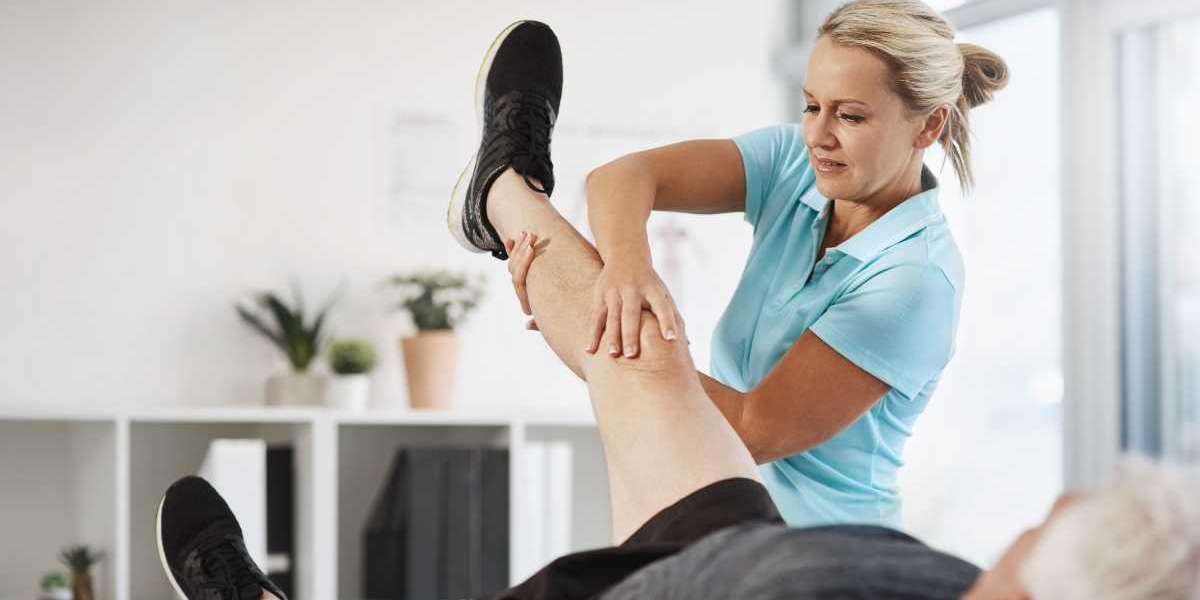 Lower Back Pain from Lifting? What Work Injury Physiotherapy Can Do
